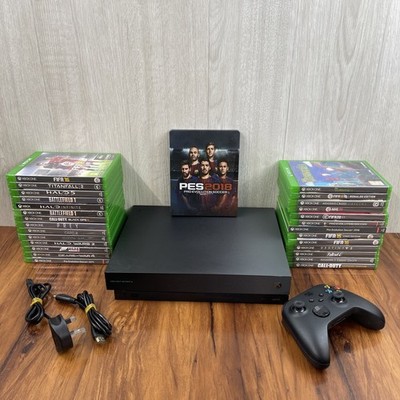 Xbox One X Project Scorpio Edition (1TB) Konsole mit Zubehör & 28 Spielen