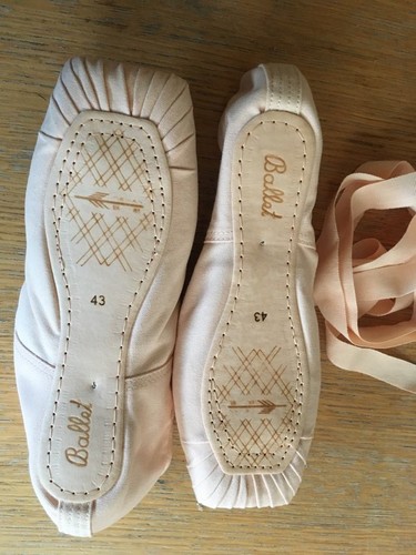 Pointe Shoes - UK Size 5 - Pink Canvas with Ribbons - Tiejian - Picture 2 of 2