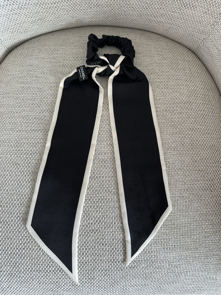 NEW 100%AUTH Chanel 21S Black/White 100%Silk Scrunchie with Slim