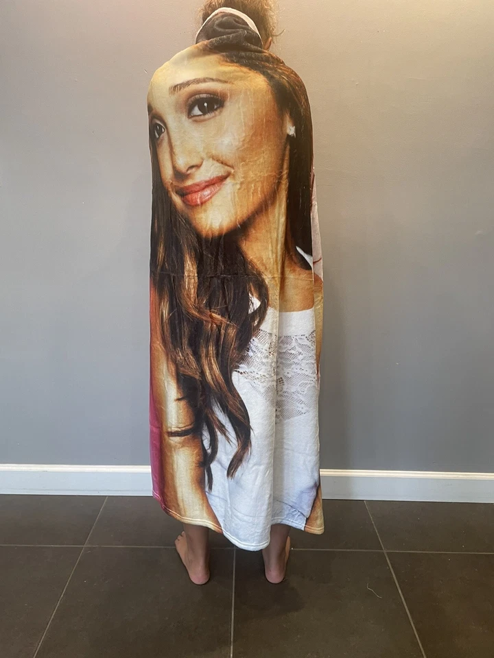 Ariana Grande羊毛毯 — 第 2/3 张图片