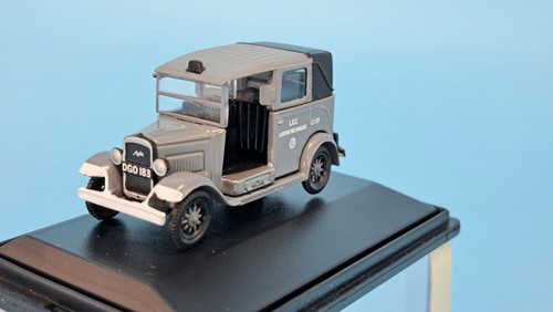 Oxford Commercials 76AT003 - OO Gauge - 1:76 - Austin Taxi - London Fire Dept. - Picture 3 of 12