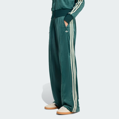 adidasトラックパンツ ベロア LIBERTY LONDON グリーン XL adidas Women's Originals x Liberty London Debossed Plush Velvet