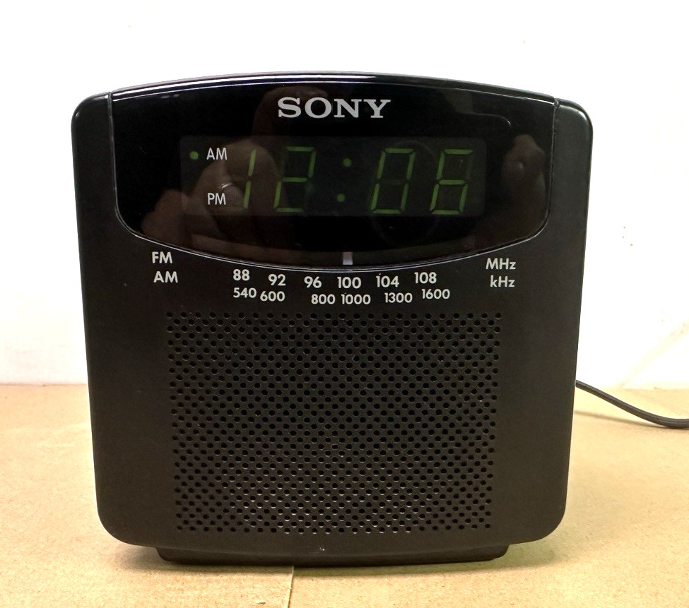 Radio Black, Green Display