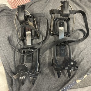 USED GRIVEL MONT BLANC G10 CRAMPON/ BLACK STRAPS