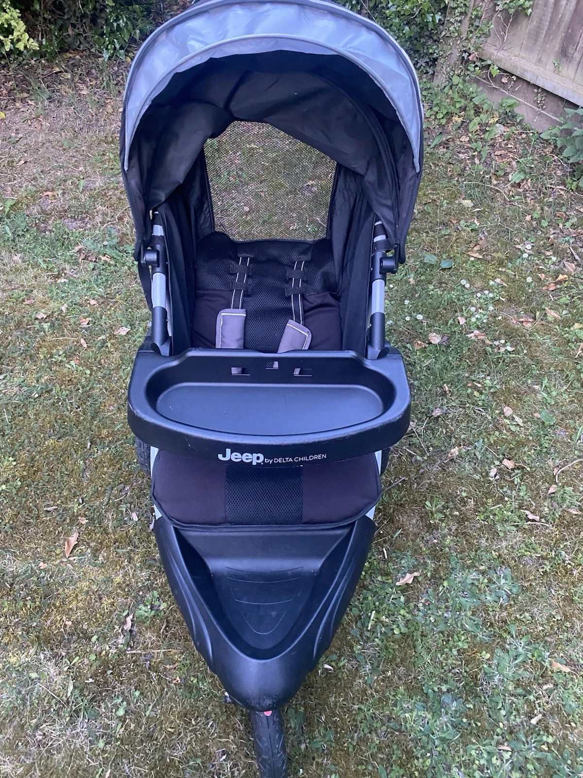 Jeep TurboGlyde by Delta Children Jogging Stroller – Black/Gray – Good Condition