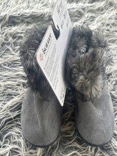 Isotoner Gray Faux Fur Memory Foam Indoor/Outdoor Bootie Slippers Medium 7.5 8