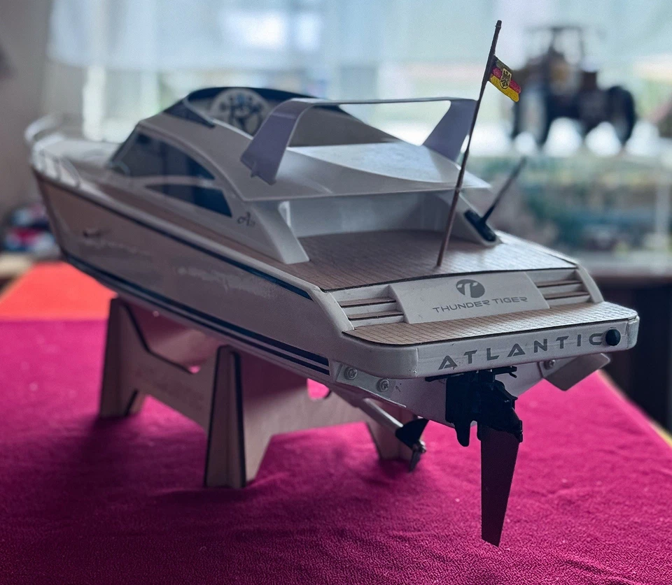 Thunder Tiger Atlantic RC Yacht mit Motor & Servo Top Rumpf RC Schiff Schiff - Bild 4 von 4