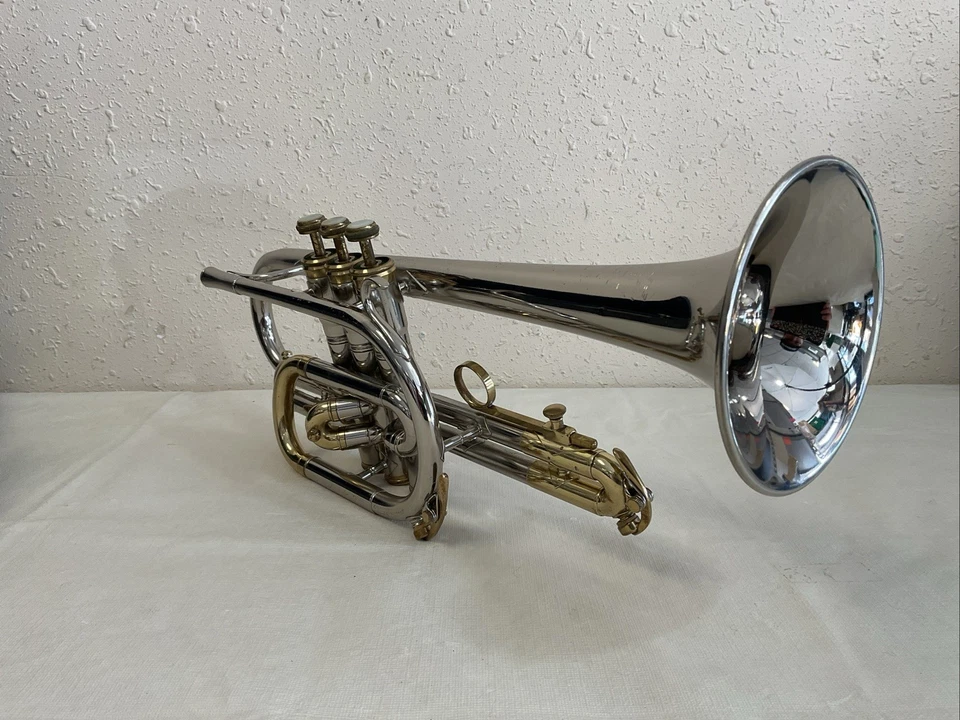 Trompeta King Tempo vintage niquelada con estuche Foto 3 de 4