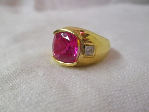Vintage gold tone Ring with ruby & clear color Rhinestones