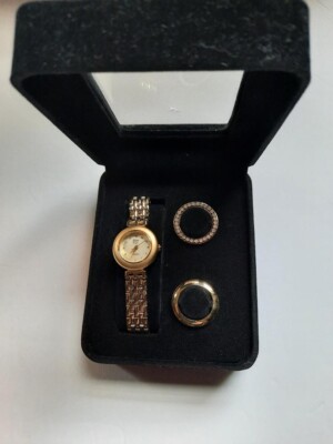 Vtg ELIZABETH TAYLOR Crytal Matte Brass Circle Analog Watch Elizabeth Taylor White Diamonds Pearlized Dial Gold Tone  main image 3