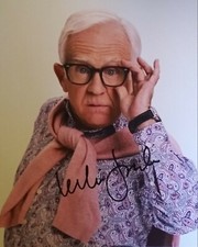 Leslie Jordan signed 8 x 10