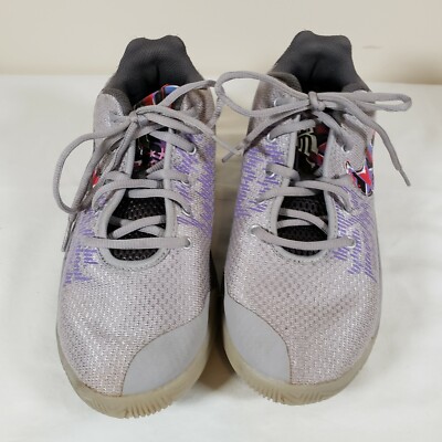 Nike Kyrie Youth Basketball Shoes Size 6Y Low Gray Purple Pre-Owned