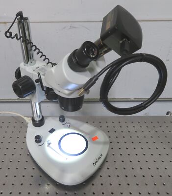C197644 AmScope Binocular 2X/4X Microscope w/ MU1403 Camera, Lighted Base Stand