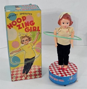 X-330 VINTAGE 1960'S MARX BATTERY OPERATED HOOPS ZING GIRL WITH BOX