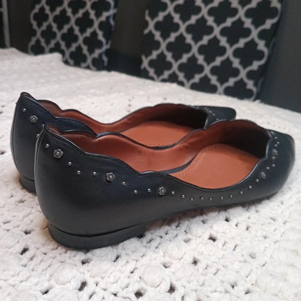 Tachuelas Coach Vivian Flats Tea Rose negras para mujer 9,5 puntas delicadas elegantes de lujo Foto 2 de 4