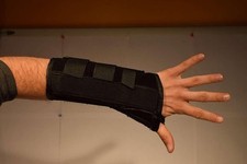 Comfortland Universal Wrist  Thumb Splint - Left Hand