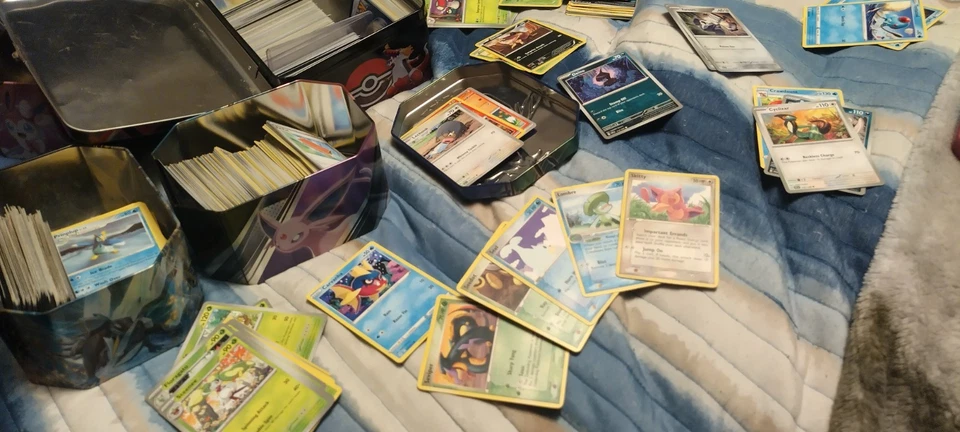PREMIUM AUTHENTIC MYSTERY POKEMON BOX + CHASE VINTAGE - Image 3 of 4