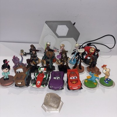 Disney Infinity lot Of 19 Figures & Portal Base Pad XBOX