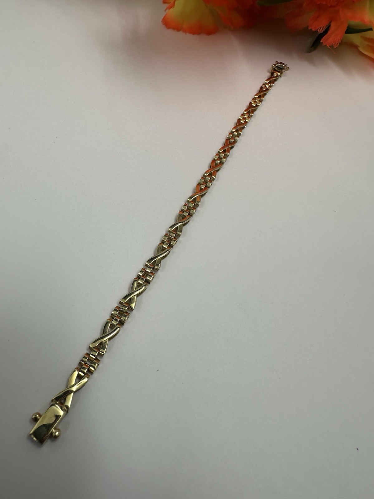 9ct Yellow Gold Kiss Bracelet 19cm 8g