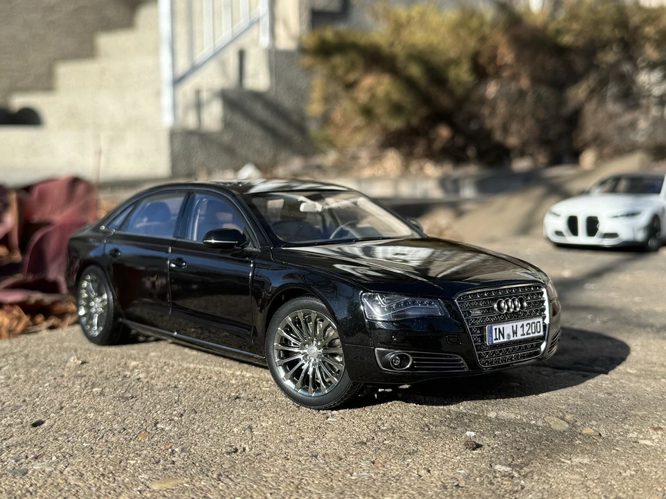 1/18 Audi D4 A8 L W12 Smarag Black Kyosho READ - Image 2 of 4