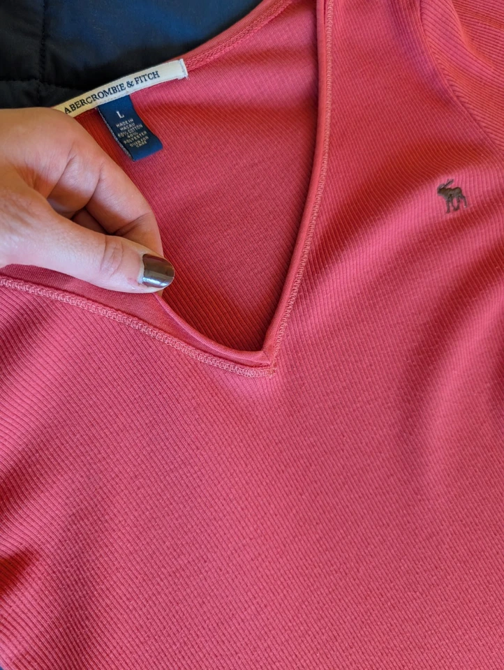 Camisa Y2K Abercrombie & Fitch Para Mujer Acanalada Manga Larga Cuello en V Coral Rosa Grande Foto 2 de 4