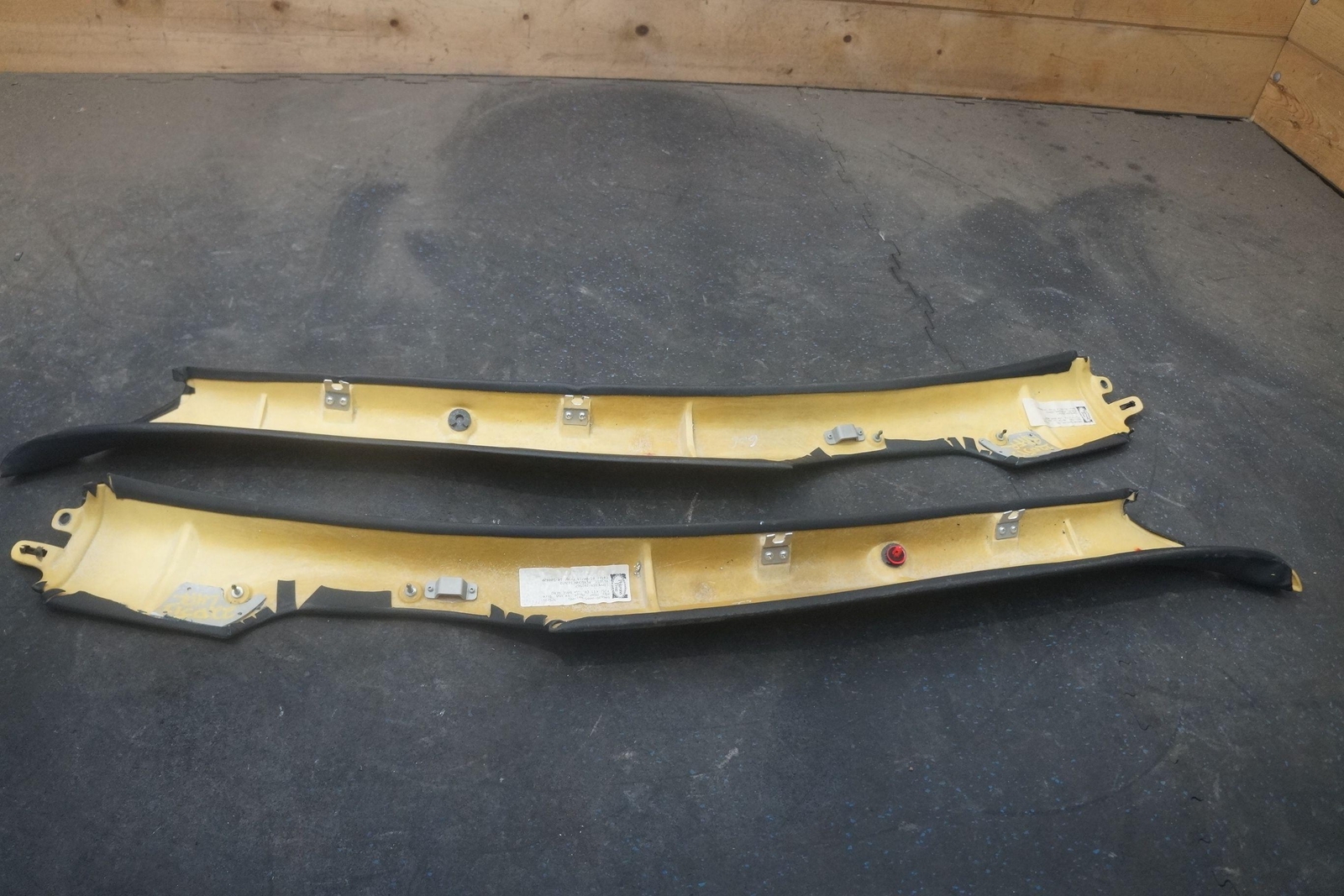 Set 2 Front Left Right A Pillar Windscreen Trim Panel Black OEM Ferrari FF 2014