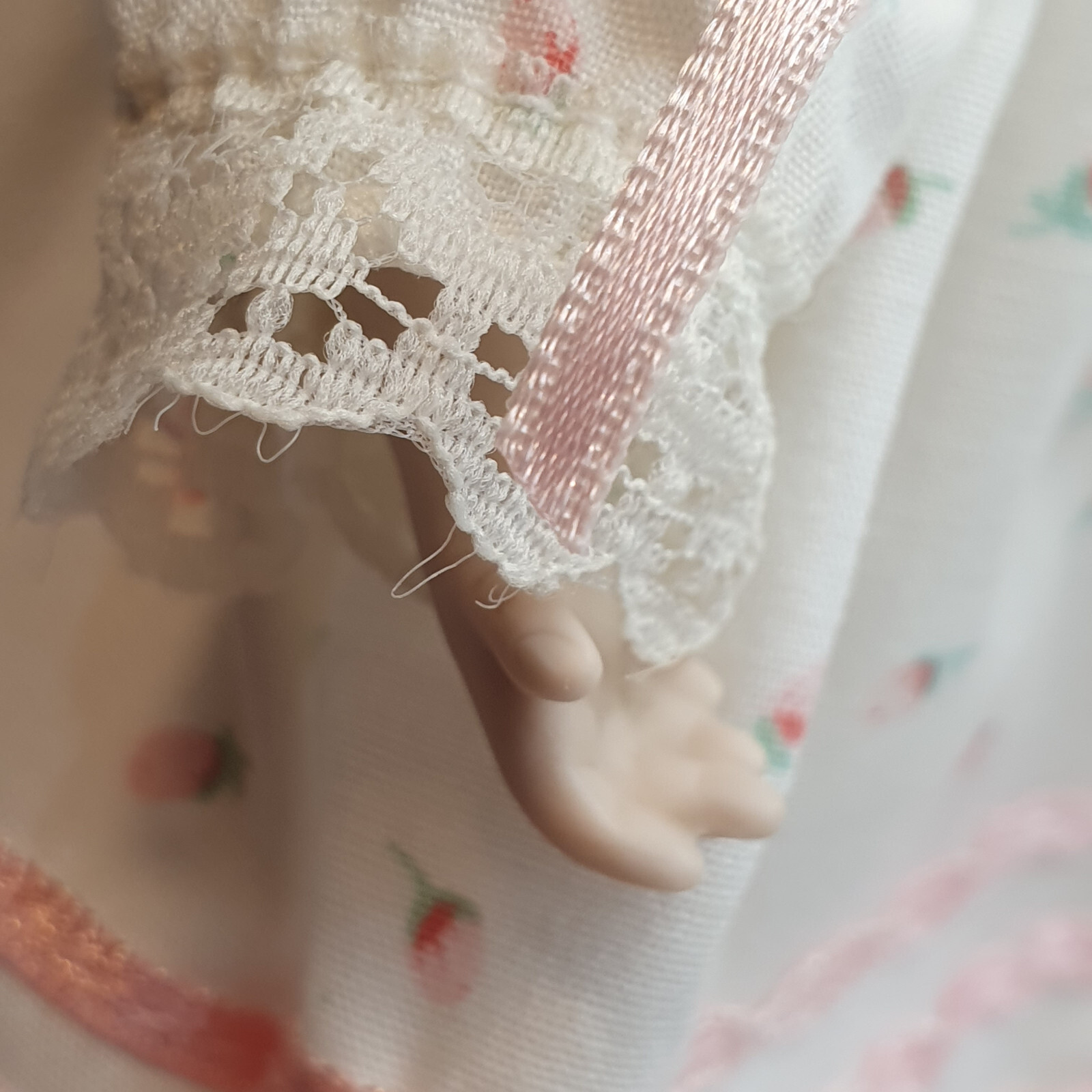 Porcelain Doll "Sarah" (919) 6"(16cm) by The Ashton-Drake Galleries