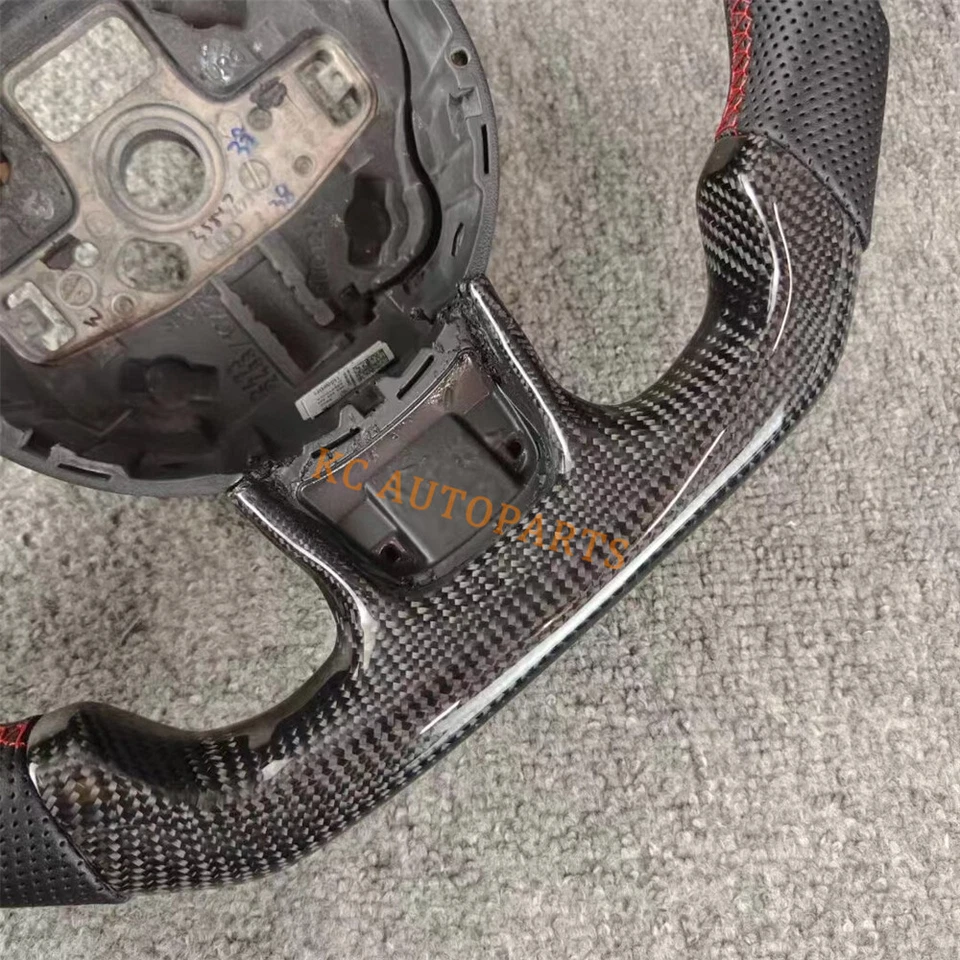 Volante personalizado de cuero perforado de fibra de carbono línea roja para Audi A4 RS6 Foto 4 de 4