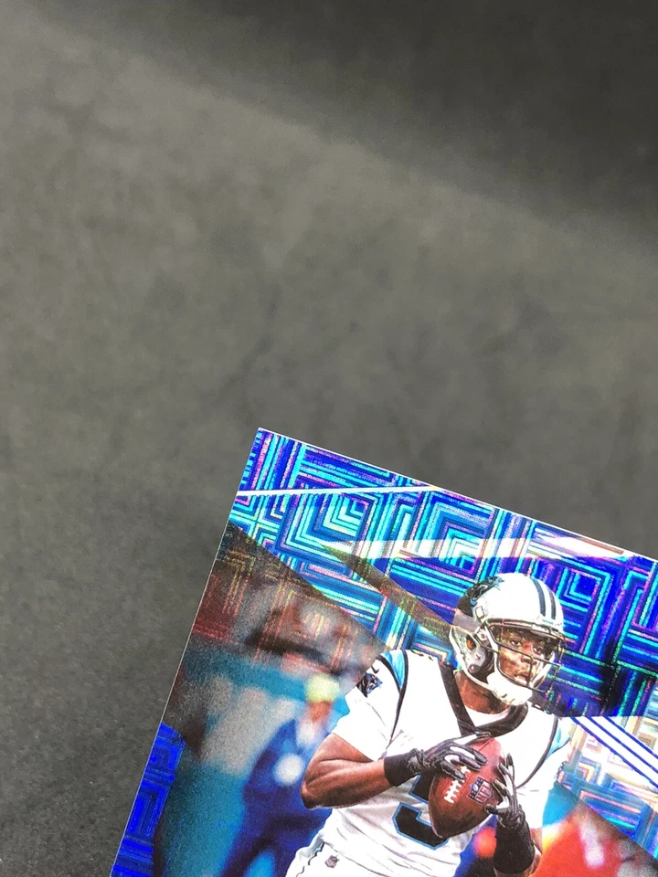 2020 Donruss Elite Teddy Bridgewater /10 BLUE REFRACTOR SSP No. 78 BRONCOS 📈📈 - Image 4 of 4