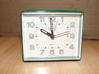 Wecker TROPHY Quarz rechteckig ( 8,8 cm lang 7,5 cm hoch 3,7 cm breit )
