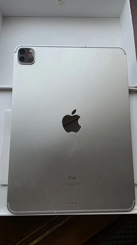 APPLE IPAD PRO 11" 2020 128GB LTE SILVER con MAGIC KEYBOARD display incrinato - Immagine 2 di 4