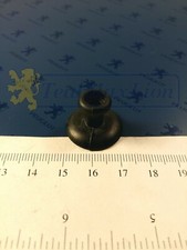 Piton plastique de fixation de tapis/moquette Peugeot 403 404 504 104 204 304