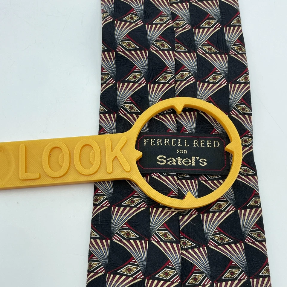 Corbata de seda FERRELL REED estampado geométrico para hombre negra hecha a mano en EE. UU. 4"x64" clásica Foto 4 de 4