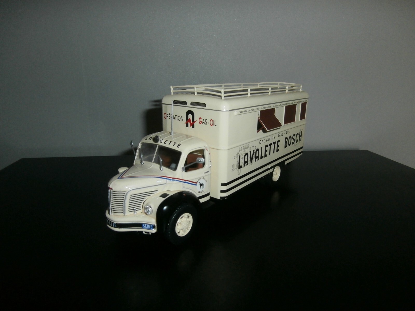 Camion Berliet GLC 6 Okapi 1/43e miniature de collection en métal rouge et jaune