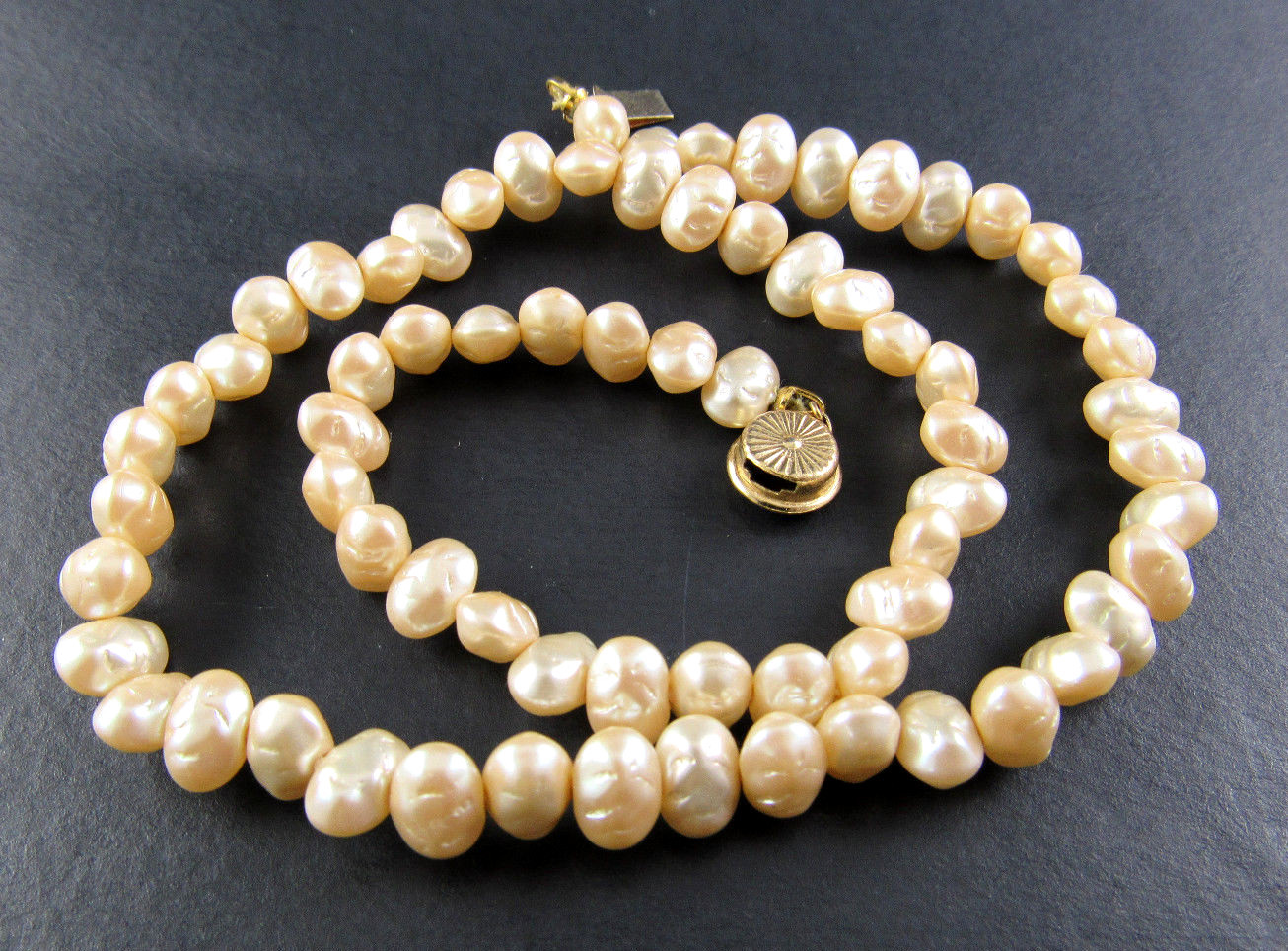 VINTAGE SINGLE STRAND PEARL NECKLACE (B1114) Gem