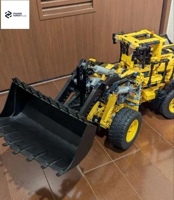 LEGO Technic Volvo L350F Wheel Loader 42030 In 2014 Used Retired - Image 2 of 4