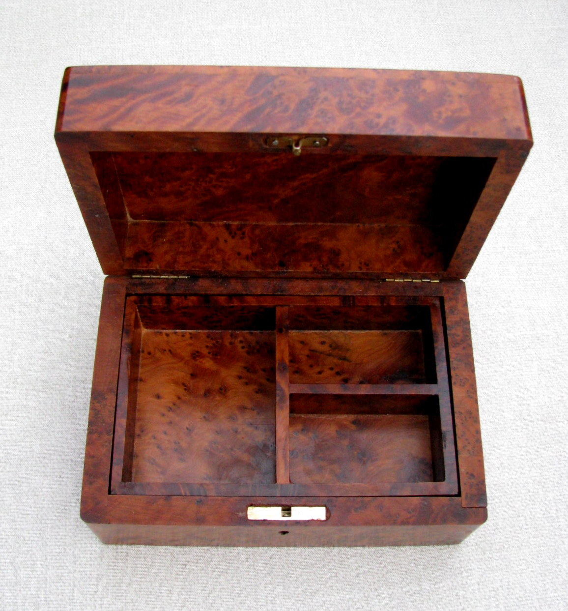 FINE VINTAGE SELECT BURL TWO LAYER JEWELRY/KEEPSAKE BOX DECORATIVE OBJECT D’ ART