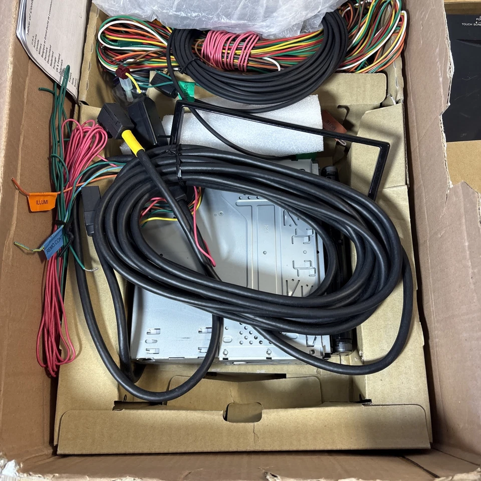 NEW KENWOOD Excelon KVT-817DVD In box Complete With Remote ! - Image 4 of 4