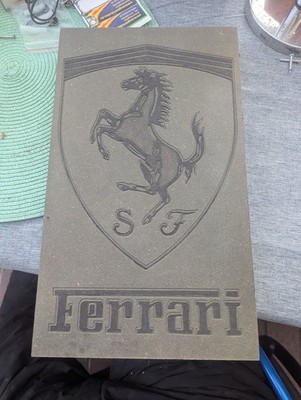 Edles Wandbild ''Ferrari'' 20cm x 36 cm,Logo und Schriftzug eingefräst...