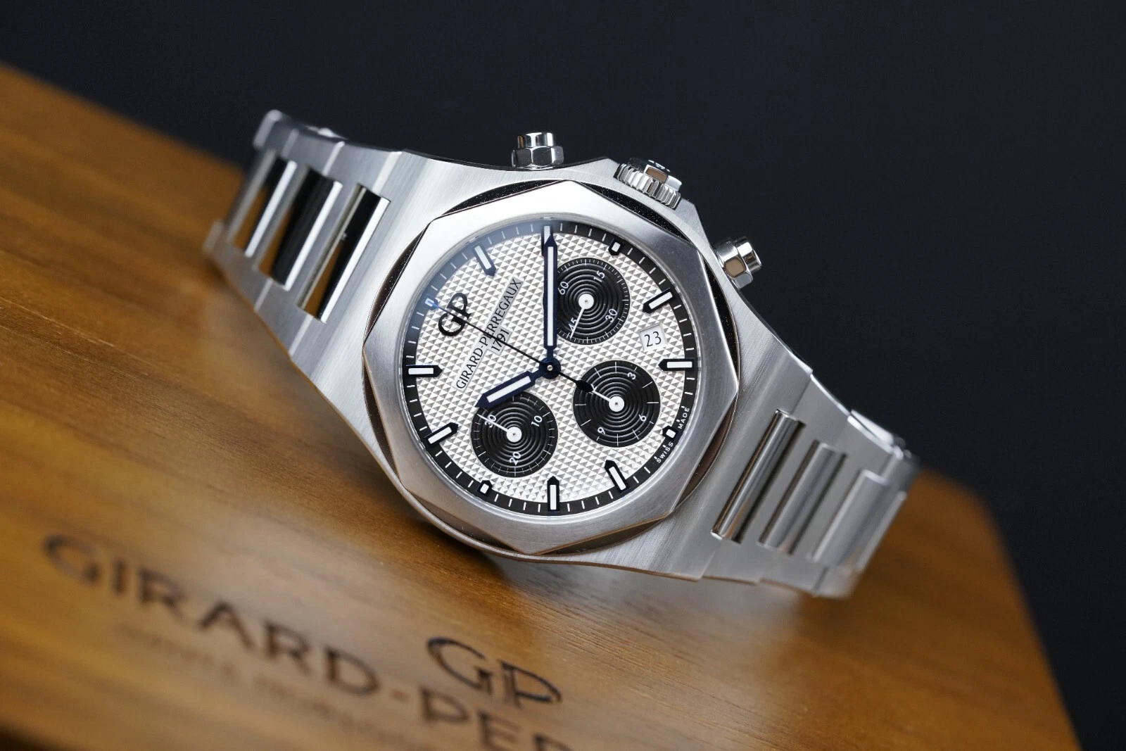 Girard Perregaux — Girard-Perregaux Laureato White Panda Men's Watch - 81020-11-131-11A