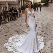 Quality Wedding Dresses V-Neck Backless Bride Gowns Lace Appliques Sweep Train