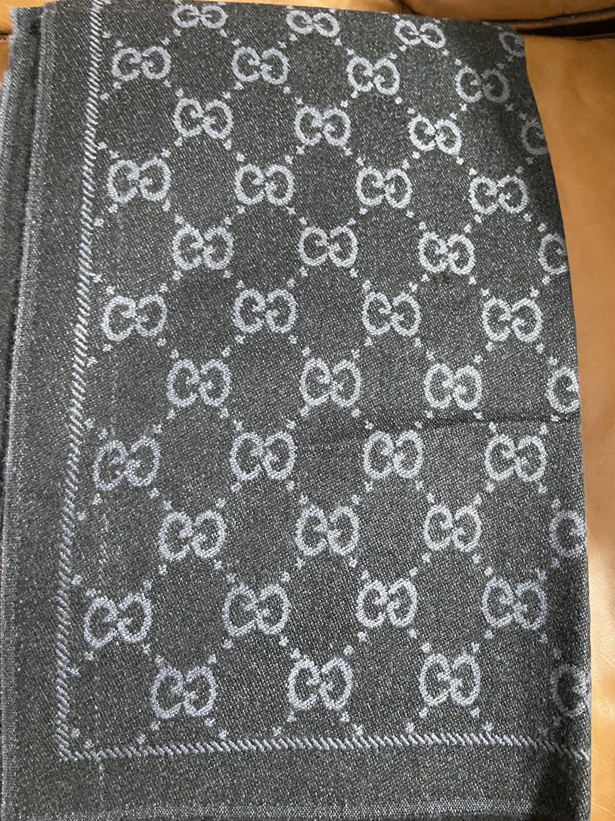 Écharpe en soie cachemire originale Gucci sans tache ni déchirure nettoyée à sec unisexe