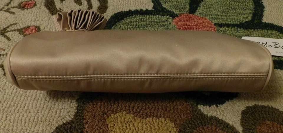 Beige Carlo Fellini Pleated beaded Flower Evening Purse Clutch w/ chain strap  - Image 4 of 4