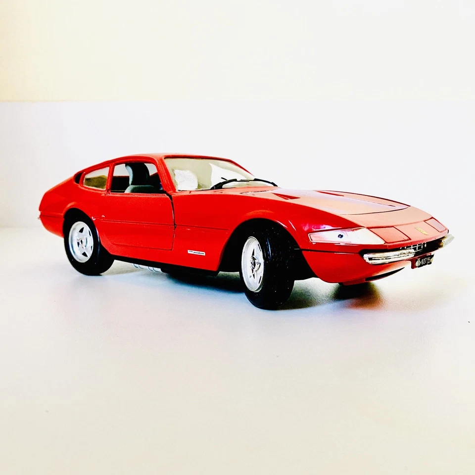 jouef evolution/bburago 1:18 Ferrari 365 GTB/4 Daytona, 1971-1973, rosso corsa
