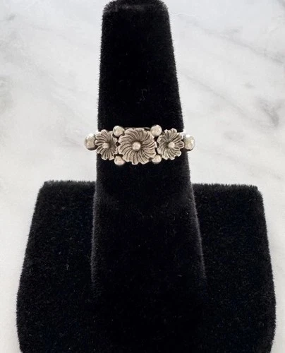 Vintage Southwest Rita Montoya Sterling Native Flower Design Silver Ring SZ 5.5