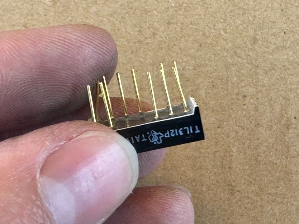 NOS Vintage TIL312P Texas Instruments LED Display 1977 Taiwan gold pin (Qty) - Image 4 of 4