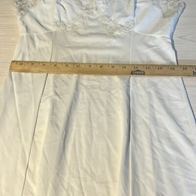VTG 70&rsquo;s Wonder Maid Molded Magic Ivory Lace Bodice Nylon Full Slip Modest