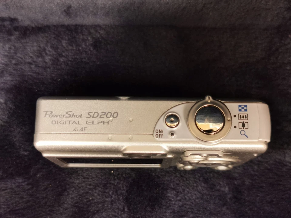 Canon PowerShot SD200 Digital ELPH AiAF Silver 3.2MP Compact Untested - Image 2 of 4