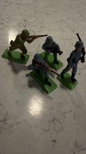 Vintage Britains Deetail WWII Toy Soldiers Lot 4 German US Army Metal Base 1971