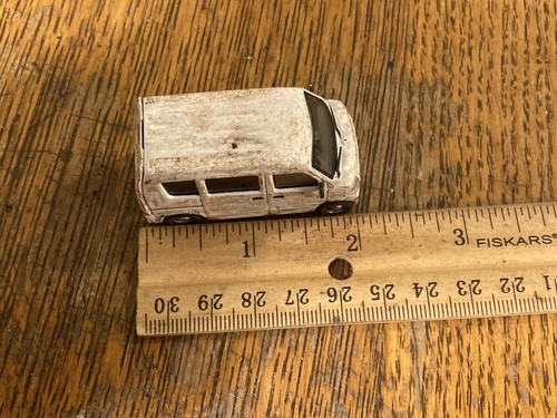 Suzuki Every Van Rusty Weathered Custom ERA 1/64 Diecast Junkard Car Barn Find - Picture 13 of 13